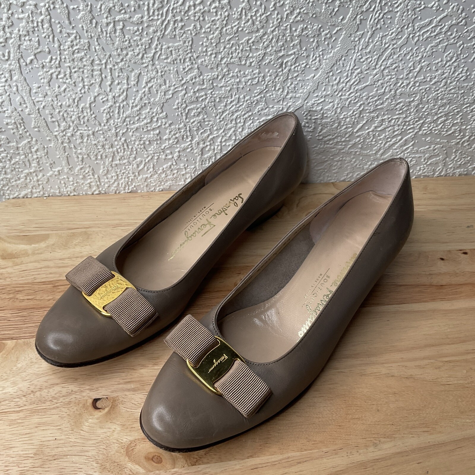 Salvatore Ferragamo Bow Low Heel Pumps Womens 8,5 Aaa Gray Brown Shoes Career